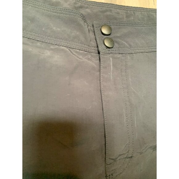 L.L.Bean Women’s 14 Black Item ODRDS2 Two Button Zip Capri Pant - Picture 4 of 8